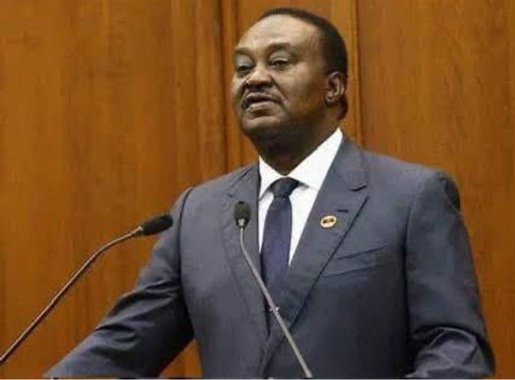 MOMENTO DE DOR E CONSTERNAÇÃO MARCA O CENÁRIO NA RESIDÊNCIA DE FERNANDO DA PIEDADE DIAS DOS SANTOS FALECIDO NESTA QUINTA-FEIRA EM LUANDA.