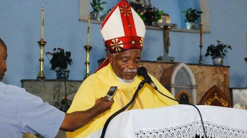 ANGOLA CHORA A MORTE DO BISPO EMÉRITO DE MBANZA KONGO DOM SERAFIM SHINGO-YA-HOMBO